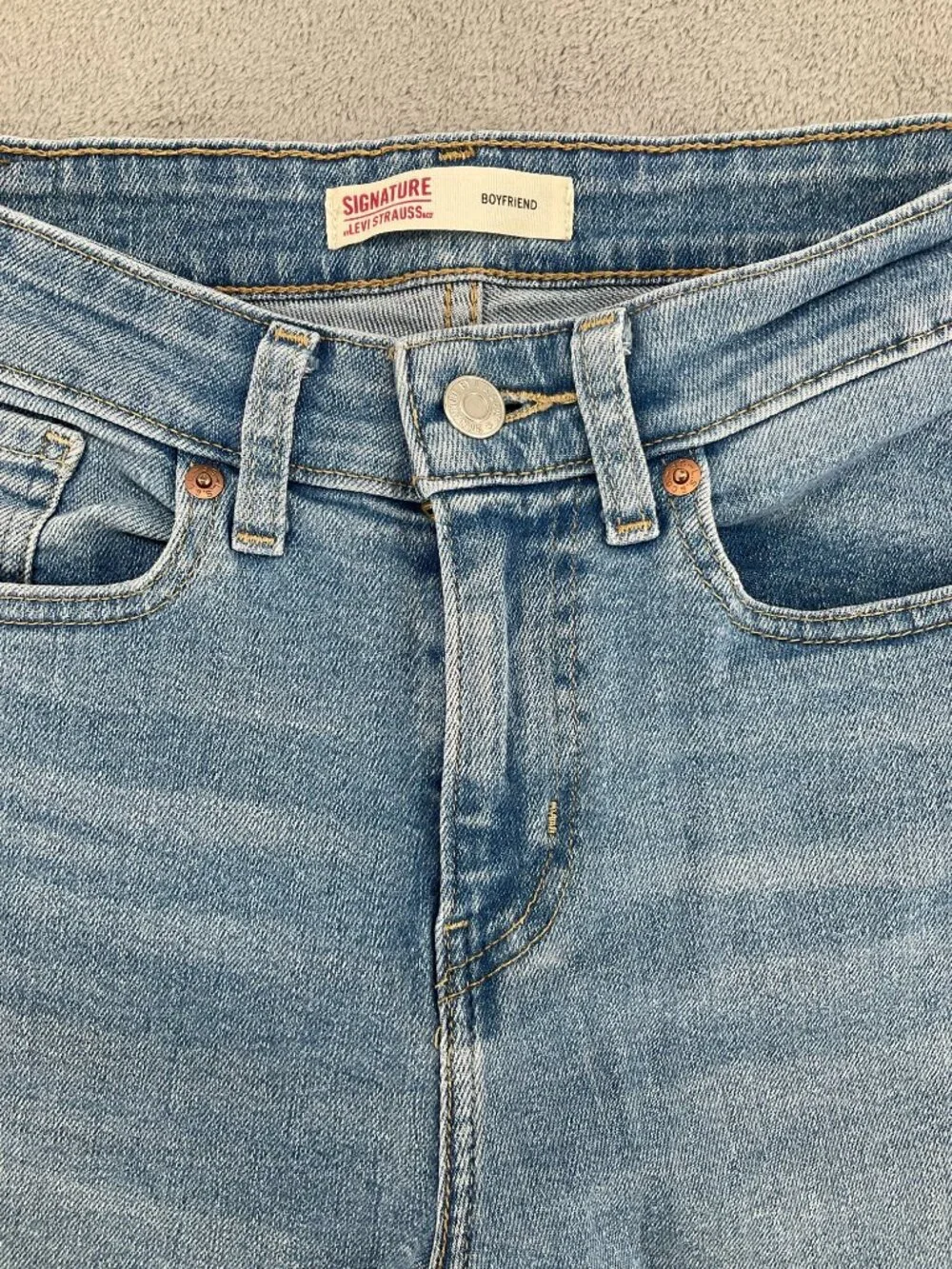 Signature Levi Strauss Boyfriend Jeans Women’s 10 W30 Light Wash